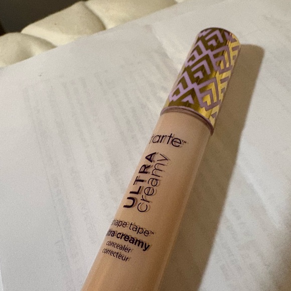 Tarte shape tape Ultra Creamy Concealer light beige 228 brand new - Picture 3 of 3
